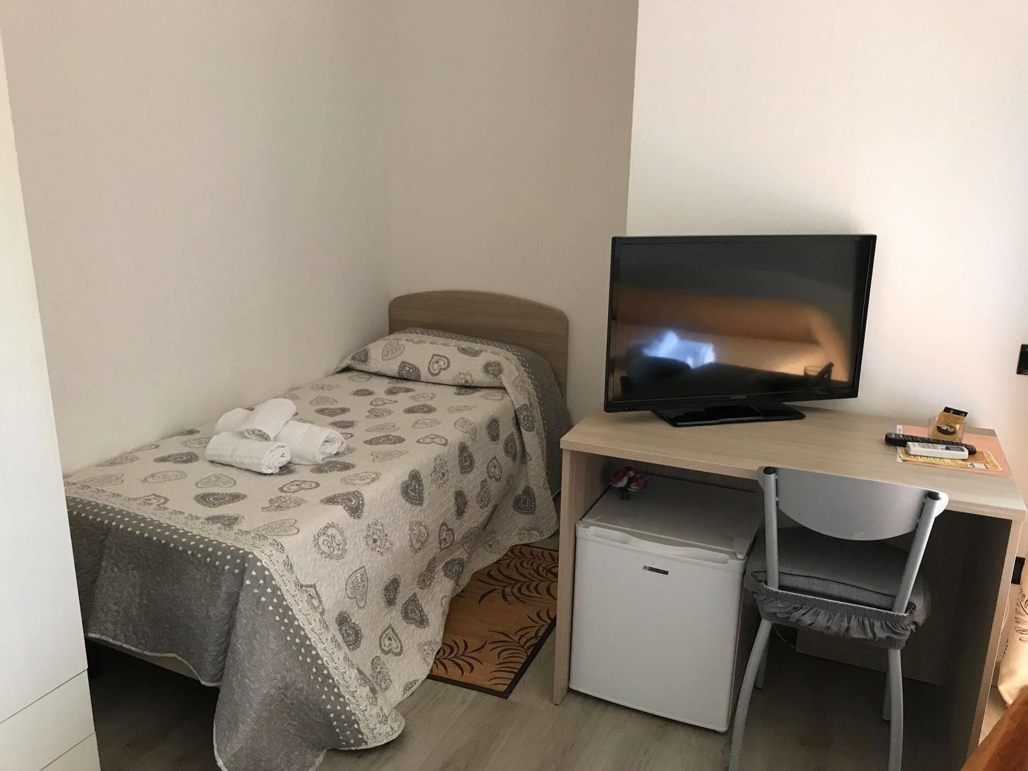 Raxul Room Sestu Екстериор снимка